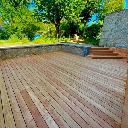 Fabrication d'une terrasse bois par l'entreprise ML OSSATURE située à Quincy-Voisins 77860